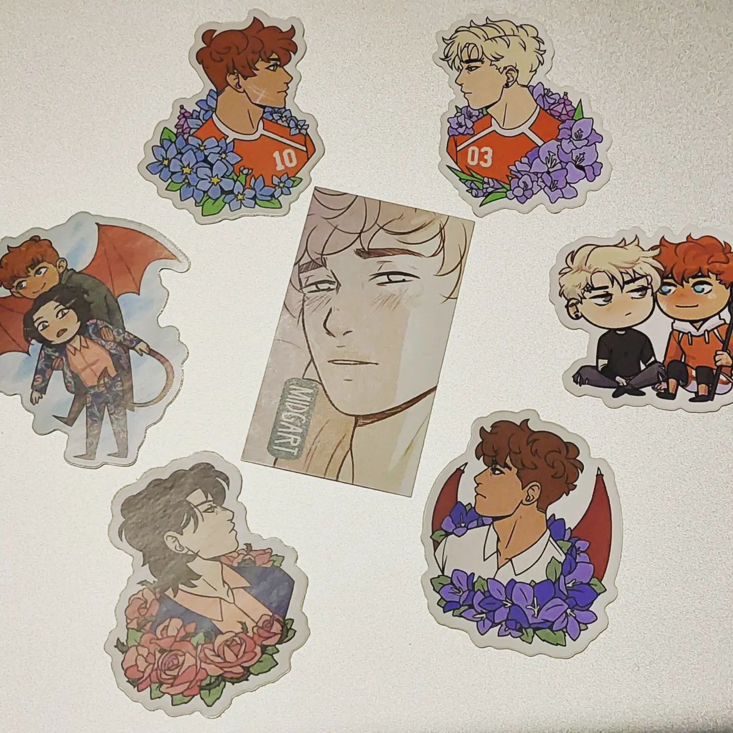 New laptop, new stickers!!! ❤️❤️❤️❤️❤️ Thank you @midgaardian These are amazing!! I've been eyeing your stuff for ages and when I got a new laptop, I decided to treat myself to your freshly restocked stickers. And I love them!!!!

#aftg #andreil #snowbaz #simonsnow #stickers #writersofinstagram #writerslife